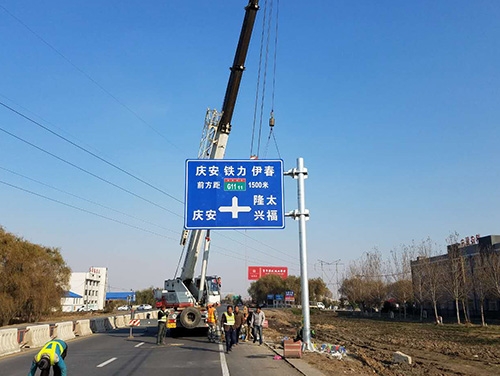 黄石黄石道路护栏网网片该如何进行正确的选购呢？